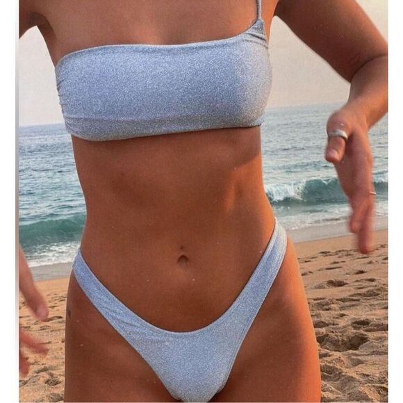Elysiian Malibu Bikini Top - Picture 1 of 5